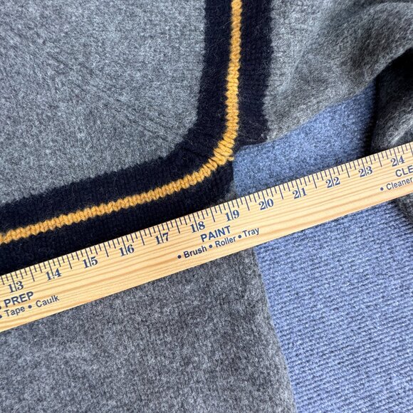 VTG Abercrombie and Fitch Authentic Issue Sweater Mens Small Gray Wool Vneck - Picture 5 of 8